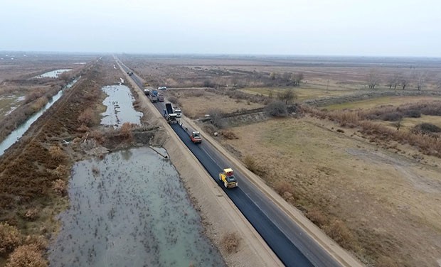 azerbaycanin-merkezinde-42-km-lik-yol-yeniden-qurulur
